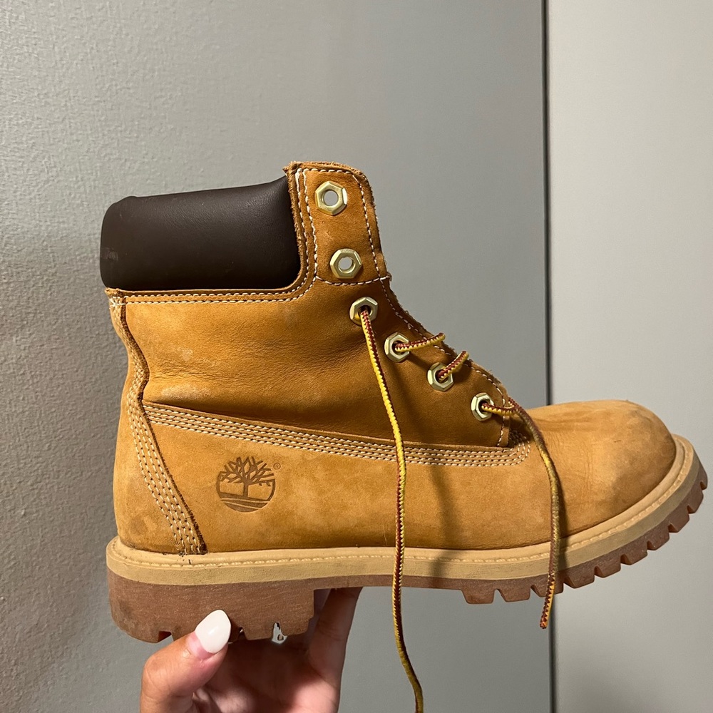 Men’s/ Kids Timberlands Size 5.5